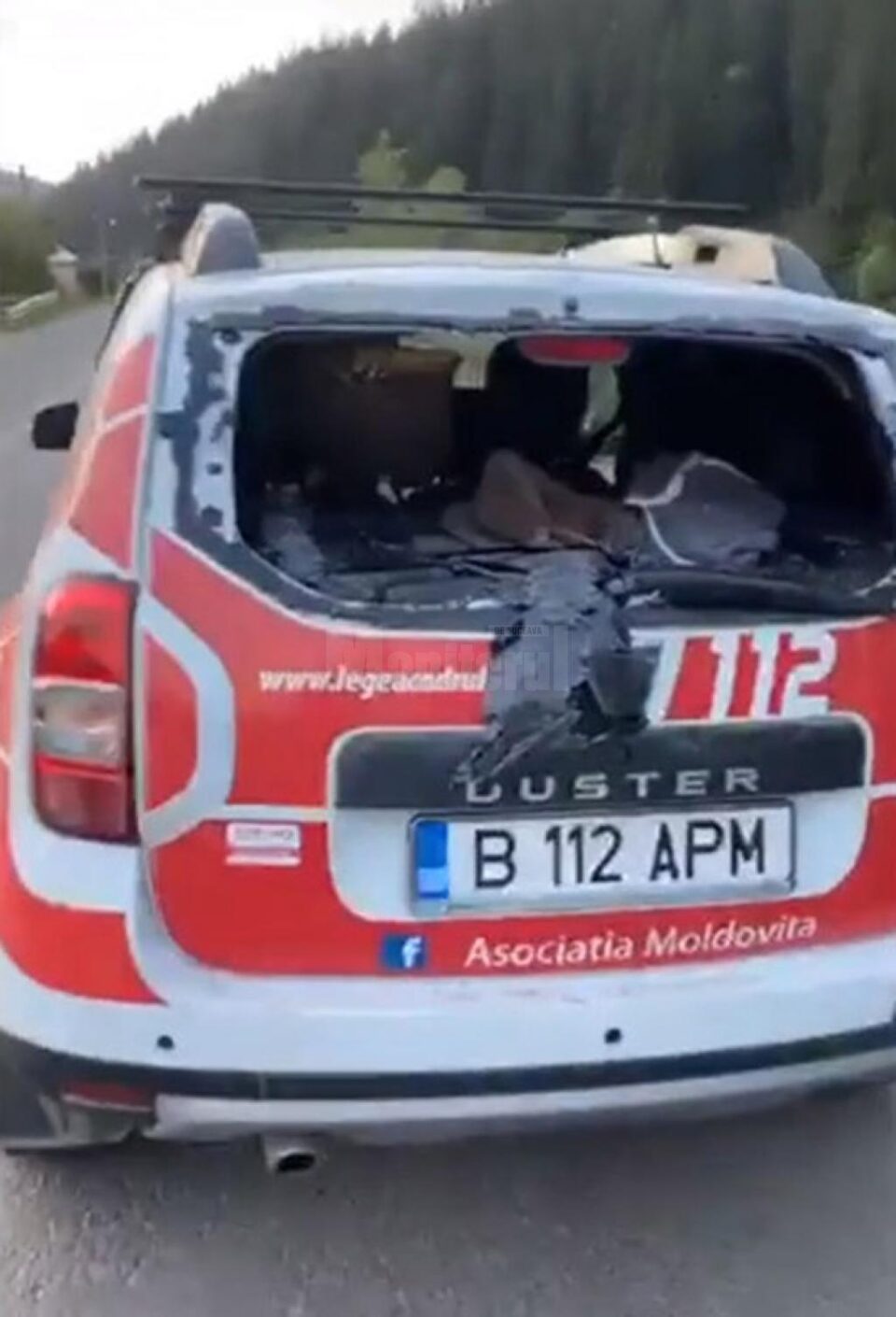Distrugerile provocate mașinii lui Tiberiu Boșutar cu bâtele, de atacatori