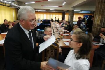 Sâmbătă, 25 iulie, ora 10.00, va avea loc o festivitate de premiere a elevilor de nota 10