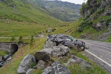 Mașina s-a transformat într-o adevărată cutie de conserve presată