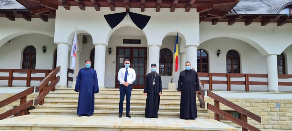 Managerul spitalului din Rădăuți, alături de conducerea Arhiepiscopiei