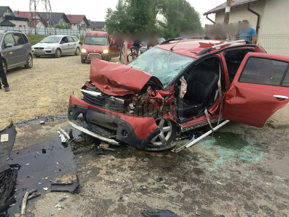 Un ”zmeu” cu mașină de Anglia și băut serios a provocat un accident cu trei răniți