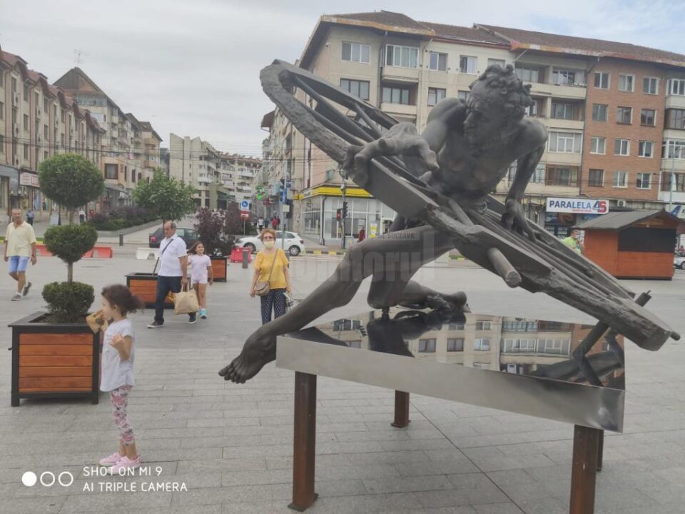 „Omul, spațiul, timpul”, în centrul Sucevei