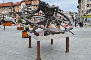 „Omul, spațiul, timpul”, în centrul Sucevei