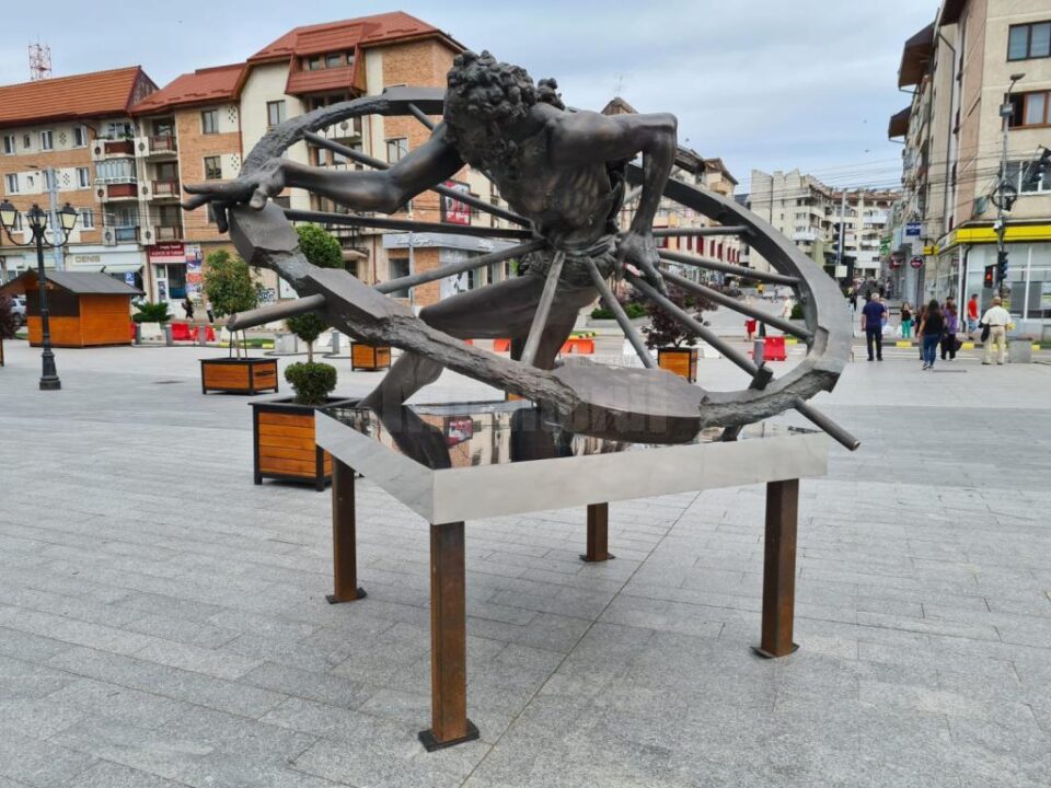 „Omul, spațiul, timpul”, în centrul Sucevei