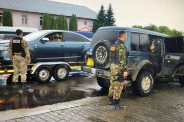 Două autoturisme și peste 30.000 de pachete de țigări, capturate la Brodina