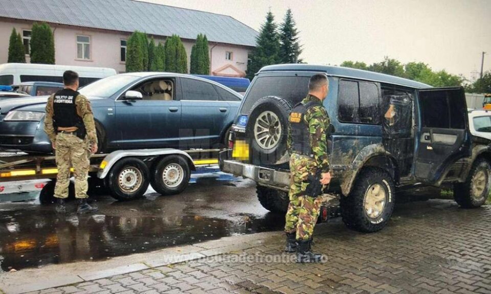 Două autoturisme și peste 30.000 de pachete de țigări, capturate la Brodina