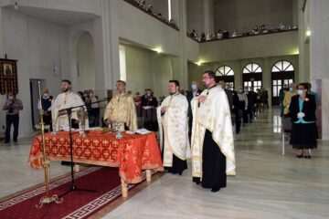 Nuntă de aur la Catedrala „Învierea Domnului” din Fălticeni