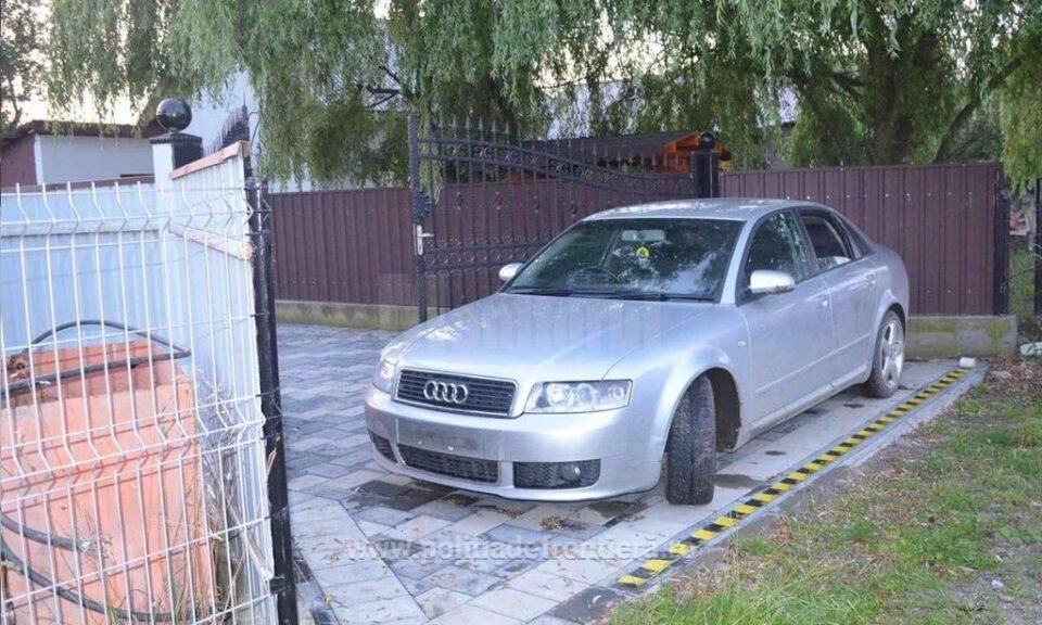 Primul autoturism a fost descoperit abandonat lângă un imobil