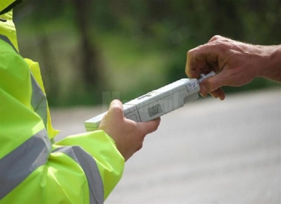 Șoferul a fost testat cu etilotestul Sursa foto desteptarea.ro