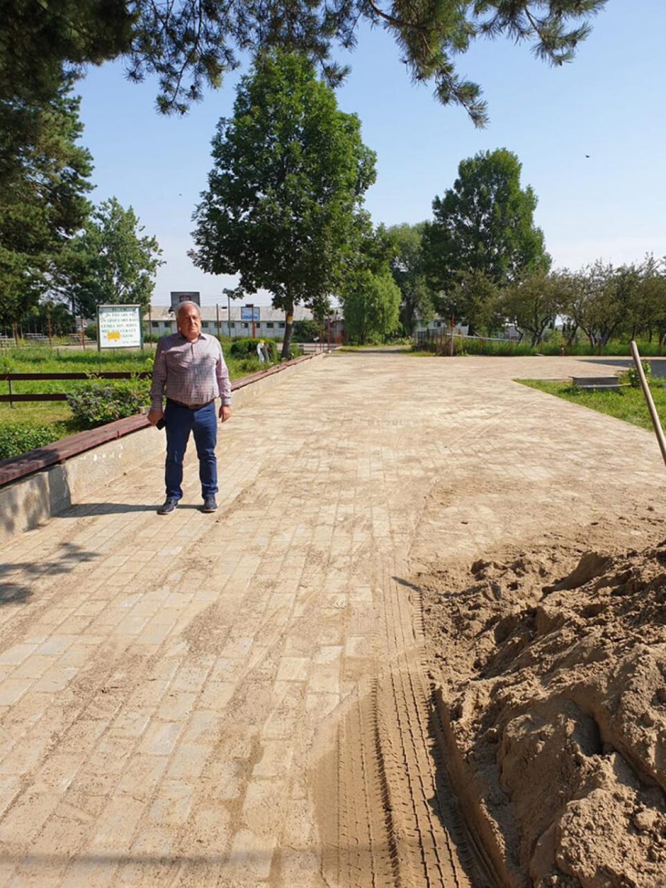Nistor Tatar, primarul municipiului Rădăuți, la lucrările de la Colegiul ”Andronic Motrescu”