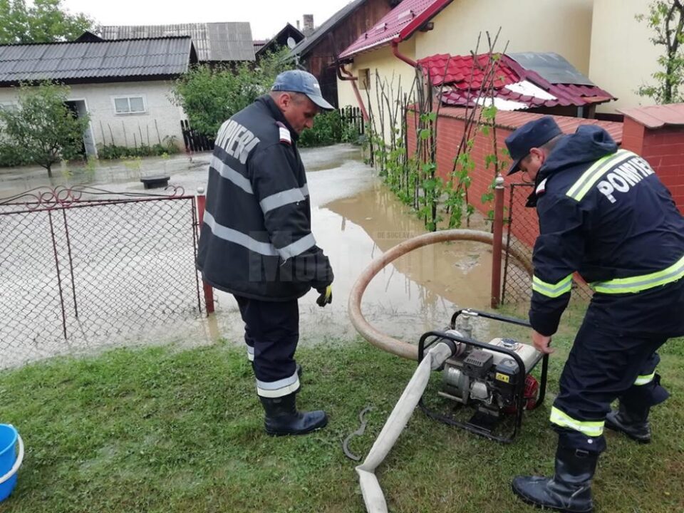 Intervenția pompierilor la Gura Humorului