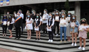 Elevii cu 10 la Evaluarea Națională și la Bacalaureat, premiați de Primăria Suceava