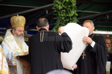 ÎPS Calinic a fost întronizat Arhiepiscop al Sucevei și Rădăuților