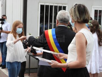 Elevii de 10, premiați cu câte 5.000 de lei de Primăria Suceava