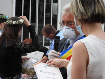 Elevii de 10, premiați cu câte 5.000 de lei de Primăria Suceava