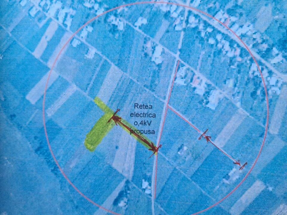 Extinderi ilegale de rețea la Bosanci (cele dintre săgeți)