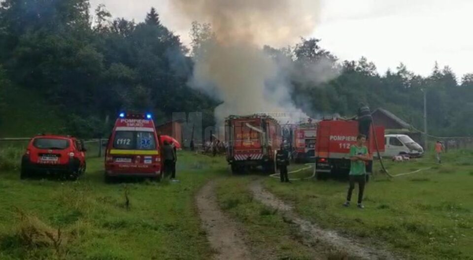 Incendiu violent într-o gospodărie lovită de trăsnet