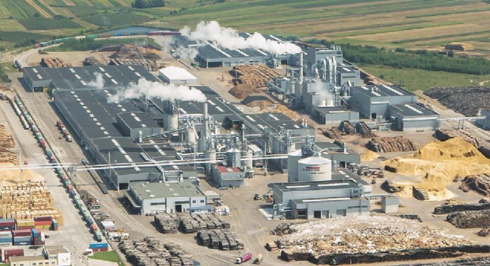 Fabrica Egger Rădăuți, cu aproape 900 de angajați Fabrica Egger Rădăuți, cu aproape 900 de angajați