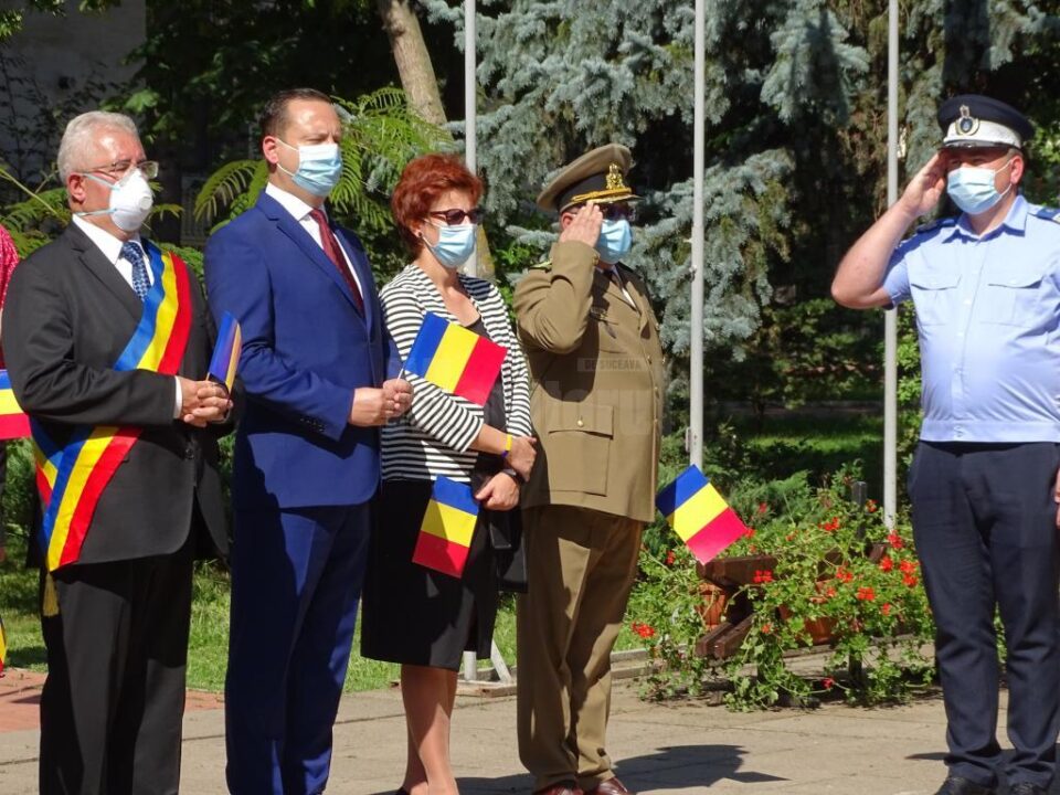 Ziua Imnului, sărbătorită la Suceava cu măștile pe față, în Piața Steagurilor 5