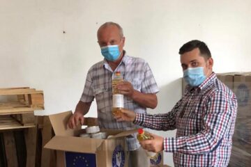 Pachetele cu alimente de la UE pentru populație au ajuns deja la mai multe primarii din județ