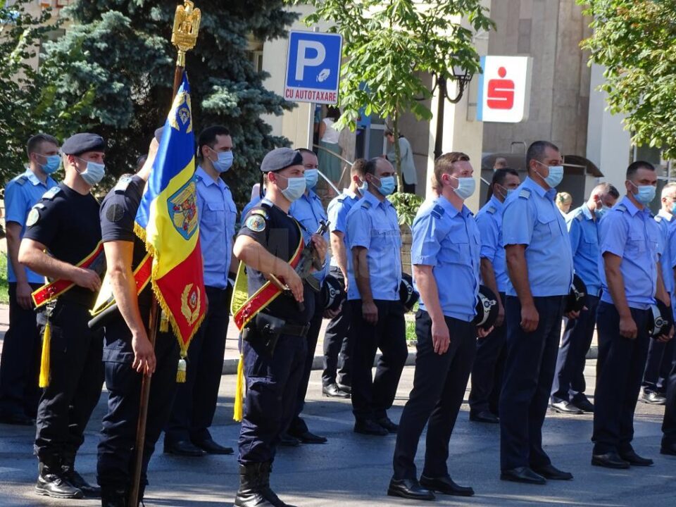 Ziua Imnului, sărbătorită la Suceava cu măștile pe față, în Piața Steagurilor 4