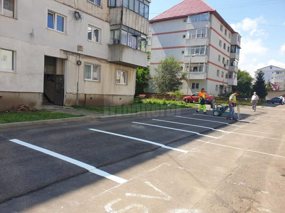 Aproape 100 de locuri de parcare vor fi finalizate în Rădăuți, în zona Mihai Viteazu