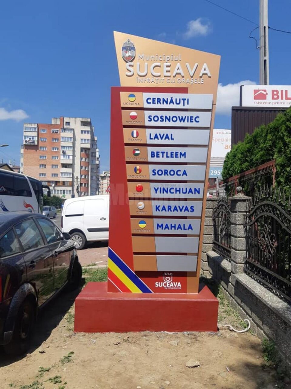 Cinci totemuri luminoase s-au montat la intrarile in municipiul Suceava