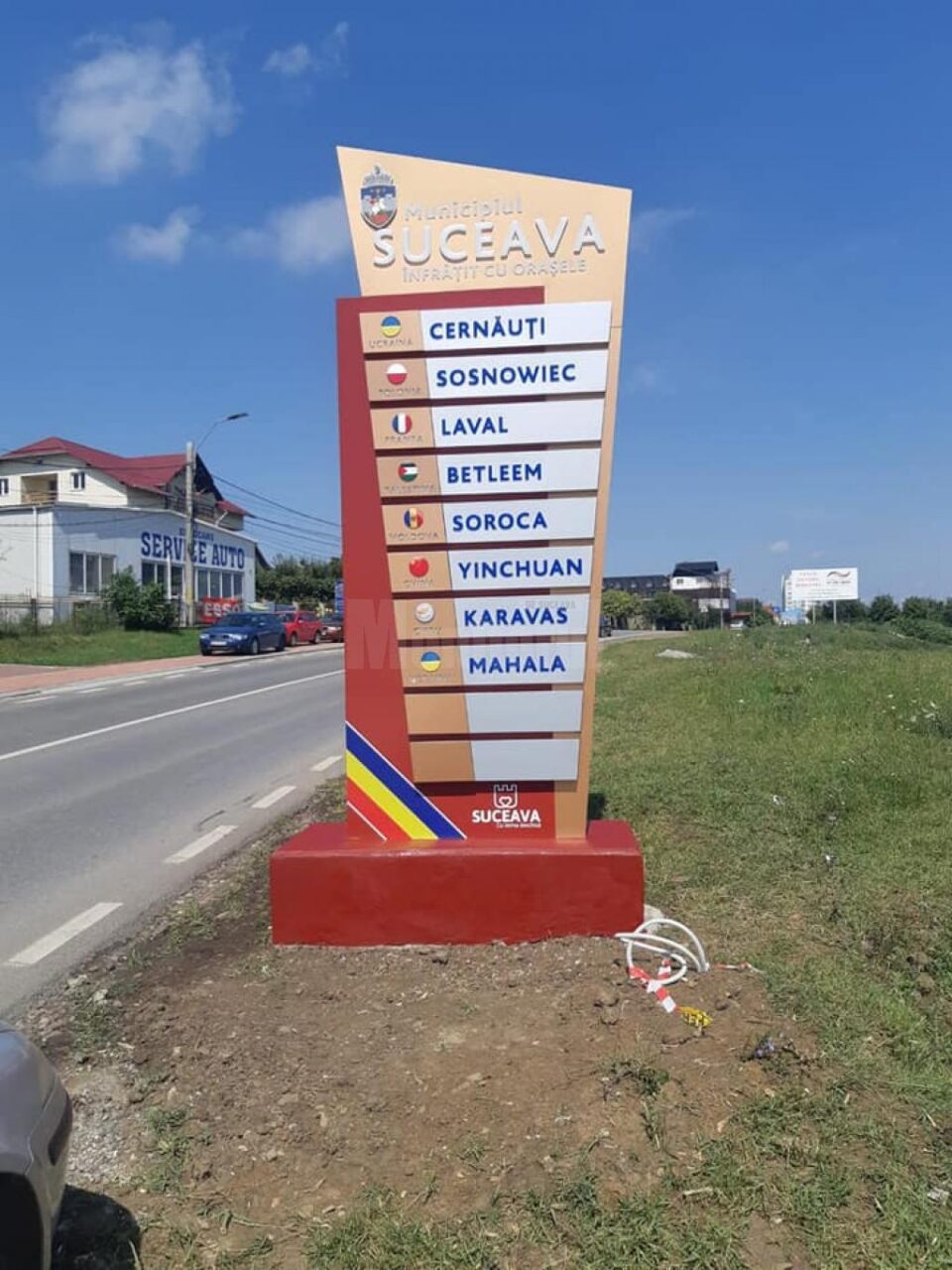 Cinci totemuri luminoase s-au montat la intrarile in municipiul Suceava 4