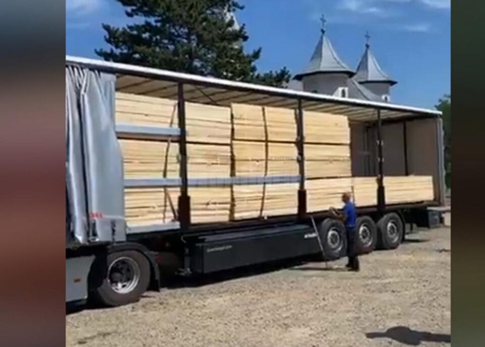 Transport ilegal, cu peste 51 de mc de cherestea, depistat la Fălticeni Transport ilegal, cu peste 51 de mc de cherestea, depistat la Fălticeni