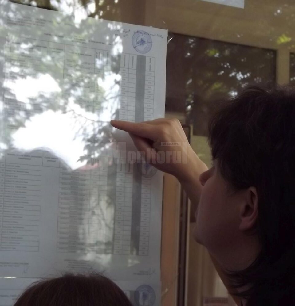 Patru dintre ei au promovat examenul cu media 10 Patru dintre ei au promovat examenul cu media 10