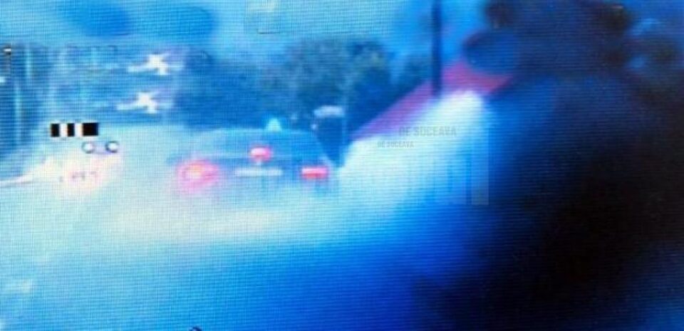 BMW-ul condus nebuneste pe ploaie torentială