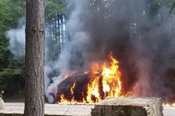 Mașina a ars ca o torță