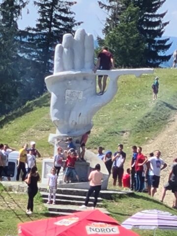 catarat pe monumentul de la Palma