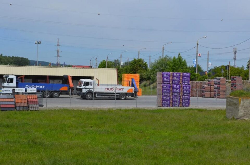 Sediul fostului depozit Duo Mat (Retail) din cartierul Ițcani