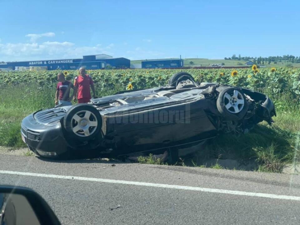 Autoturismul Audi răsturnat