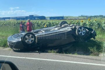 Autoturismul Audi răsturnat