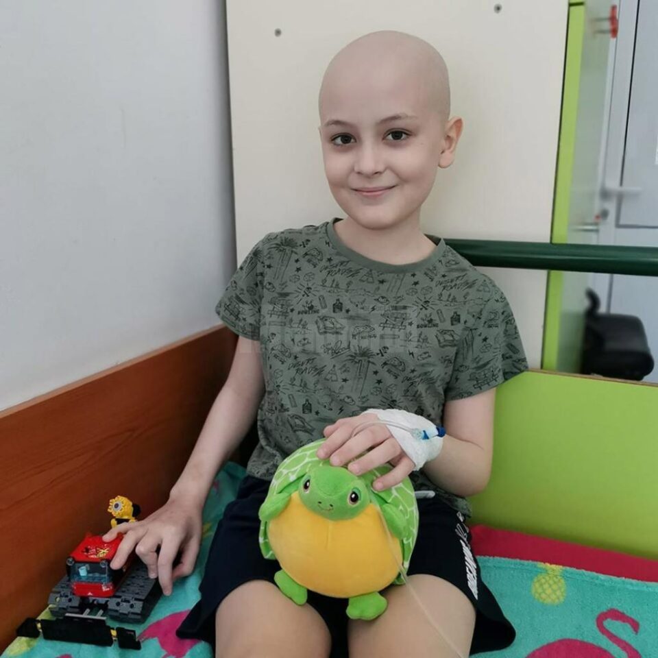 Luca Țurcanu, elev în clasa a II-a, la Școala Gimnazială „Miron Costin” Suceava, a fost diagnosticat recent cu leucemie Luca Țurcanu, elev în clasa a II-a, la Școala Gimnazială „Miron Costin” Suceava, a fost diagnosticat recent cu leucemie