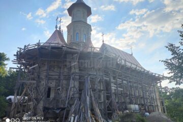 În ciuda furtului, lucrările la acoperiș sunt în mare parte finalizate