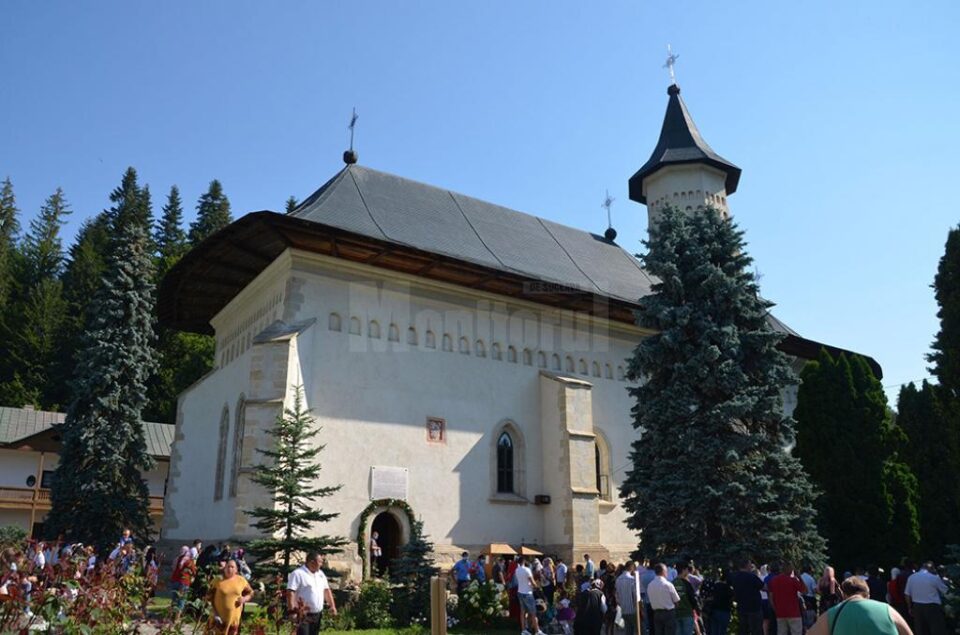 Mănăstirea Slatina și-a serbat hramul