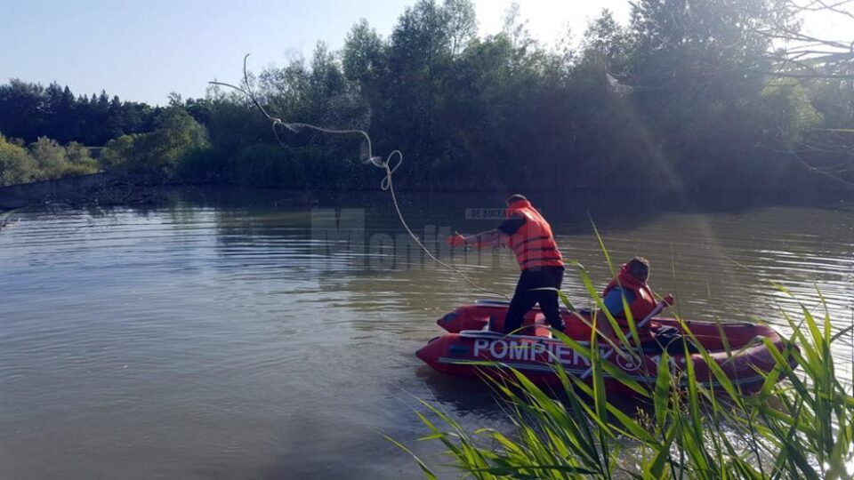 Pompierii militari s-au deplasat la fața locului cu o barcă pneumatică