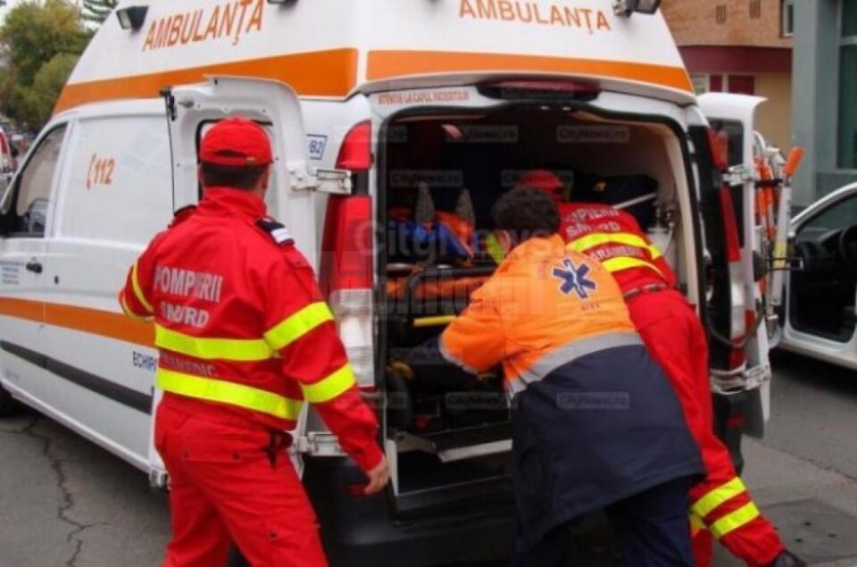 Ambulanta a preluat copilul si l-a transportat la Iasi