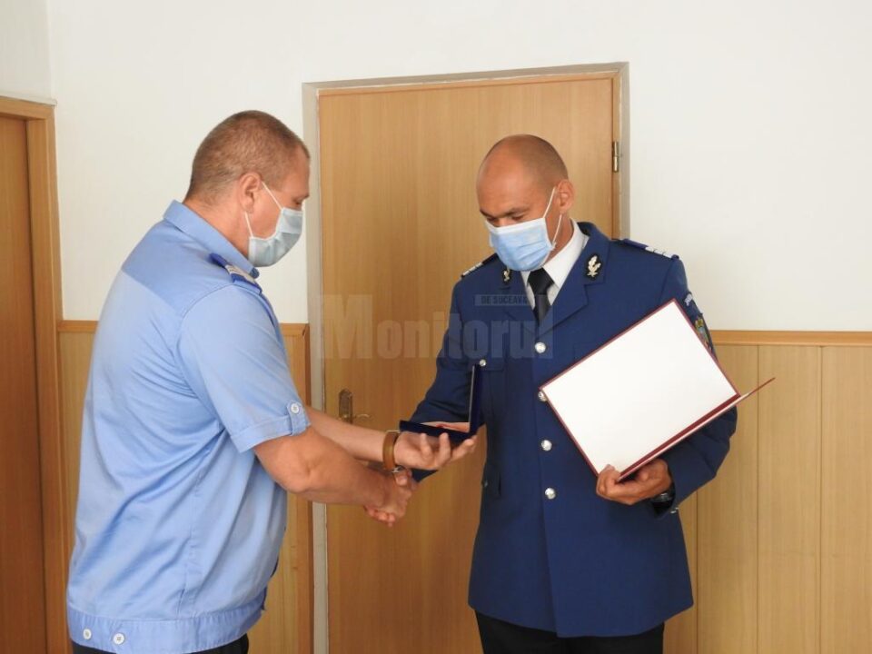 Festivitate de acordare a Emblemei de onoare Festivitate de acordare a Emblemei de onoare