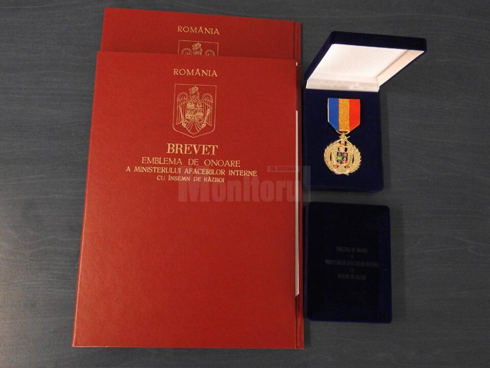 Emblema de onoare pentru doi jandarmi suceveni care au fost în Afganistan