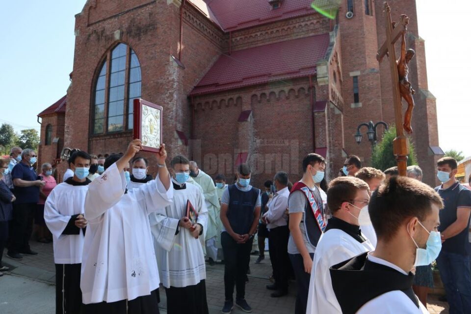 Procesiunea religioasă de la Hramul Sanctuarului Sfintei Fecioare Maria de la Cacica