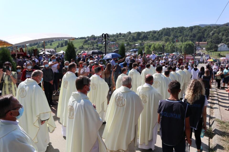 Procesiunea religioasă de la Hramul Sanctuarului Sfintei Fecioare Maria de la Cacica 2
