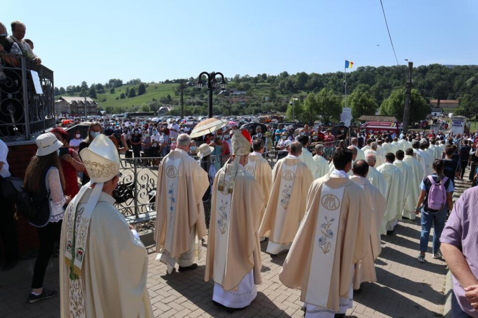 Procesiunea religioasă de la Hramul Sanctuarului Sfintei Fecioare Maria de la Cacica 3
