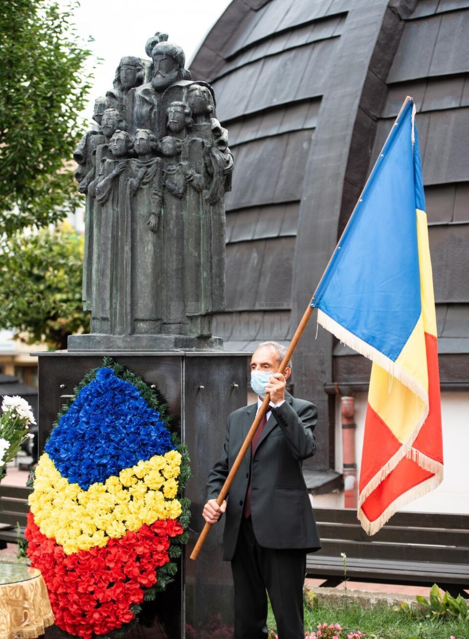 Grupul statuar al Sfintilor Martiri Brancoveni de la biserica Adormirea Maicii Domnului