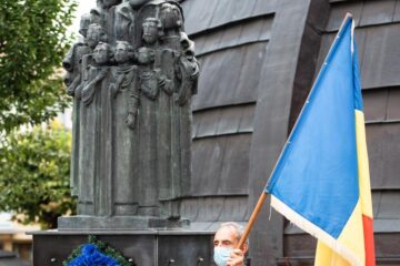 Grupul statuar al Sfintilor Martiri Brancoveni de la biserica Adormirea Maicii Domnului