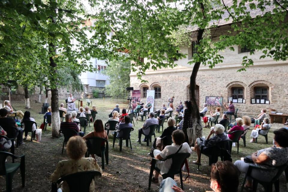 Povești cu tâlc și muzică veche au răsunat în curtea Hanului Domnesc, unde Doina Lavric-Parghel a lansat albumul „Povestea Soarelui” 1