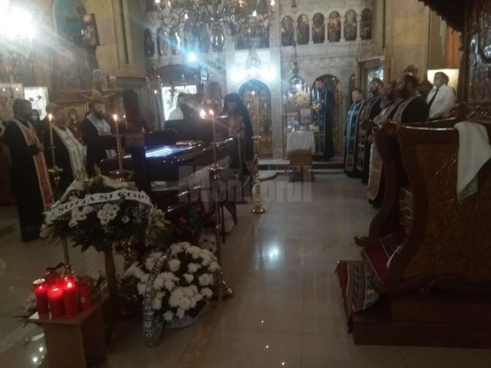 Preasfințiasa Damaschin, episcop vicar al Arhiepiscopiei Sucevei și Rădăuților, împreună cu un sobor de peste 50 de preoți și alți aproximativ 20 de preoți din marea familie Argatu, au oficiat ceremonia religioasă Preasfințiasa Damaschin, episcop vicar al Arhiepiscopiei Sucevei și Rădăuților, împreună cu un sobor de peste 50 de preoți și alți aproximativ 20 de preoți din marea familie Argatu, au oficiat ceremonia religioasă